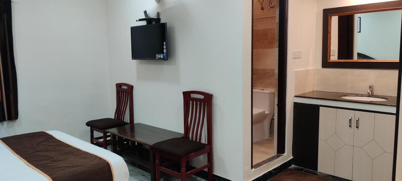 Rmc Travellers Inn 钦奈 外观 照片